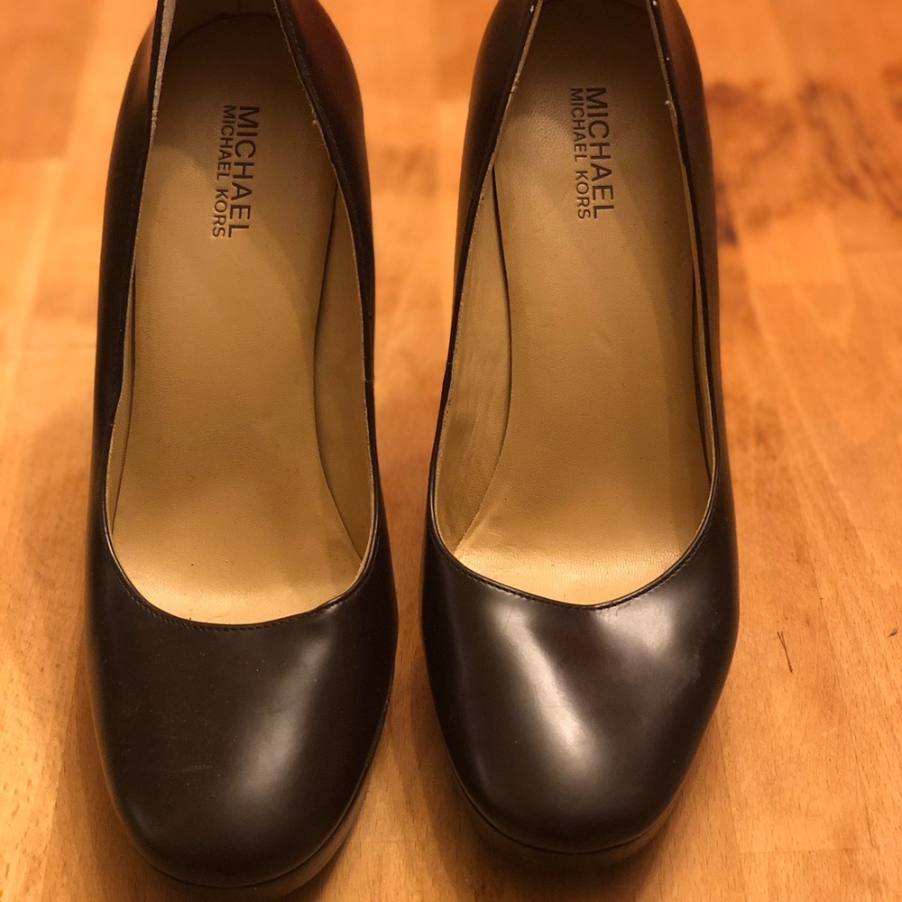 BARELY WORN beautiful MK chocolate platform pump